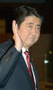 「公明党結党５０年記念感謝の集い」に出席後、官邸に入った安倍晋三首相＝１７日午後、首相官邸（酒巻俊介撮影）