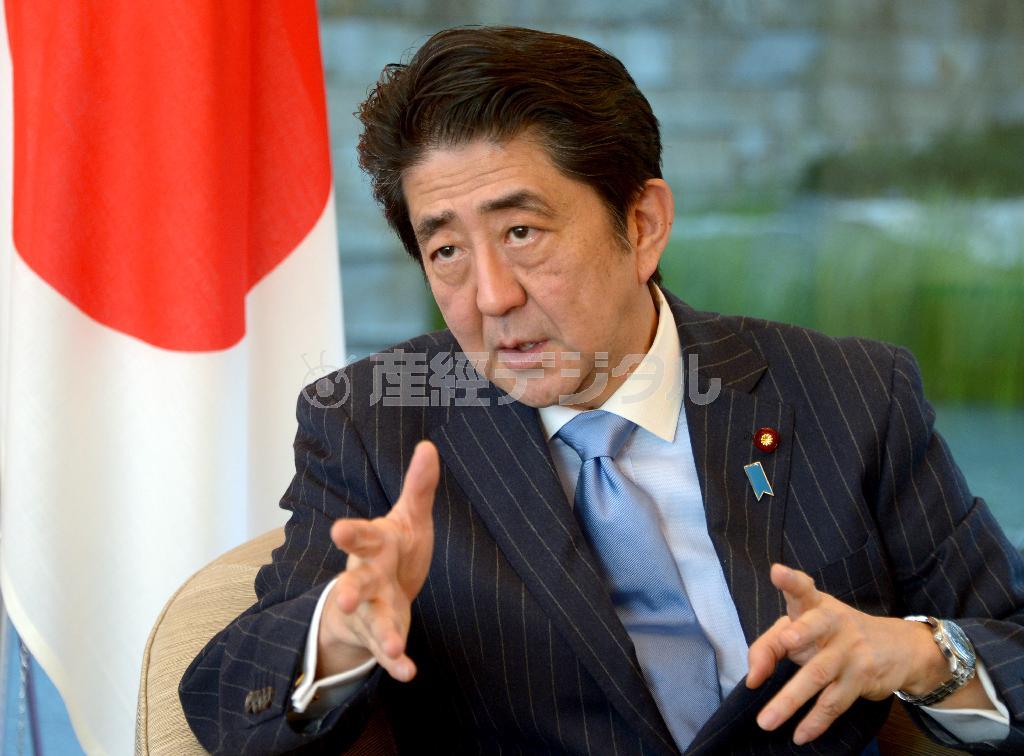 産経新聞のインタビューに答える安倍晋三（しんぞう）首相＝２０１４年１１月１９日午後、首相官邸（酒巻俊介撮影）