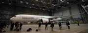 報道陣などに披露されたエアバスの「Ａ３５０」＝２０日午後、東京・羽田空港