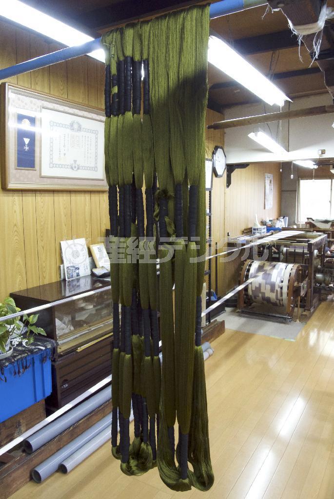 絣（かすり）のために染め分けられた絹糸＝２０１４年９月１３日（提供写真）