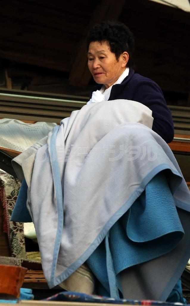 救出された津滝君和（つたき・きみと）さん＝２０１４年１１月２３日午前、長野県北安曇野郡白馬村（小野淳一撮影）