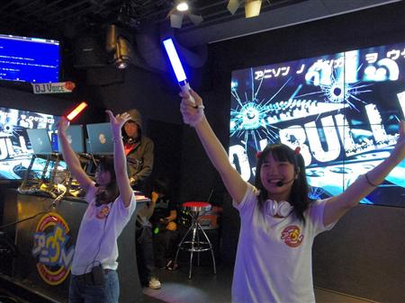 ナムコが新宿歌舞伎町にオープンした「アニＯＮＳＴＡＴＩＯＮ」。アニソンを体感できるこれまでにないエンターテインメント・スポットだ