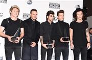 英ボーイズグループ「ワン・ダイレクション」＝２０１４年１１月２３日、米カリフォルニア州ロサンゼルス（ＡＰ）