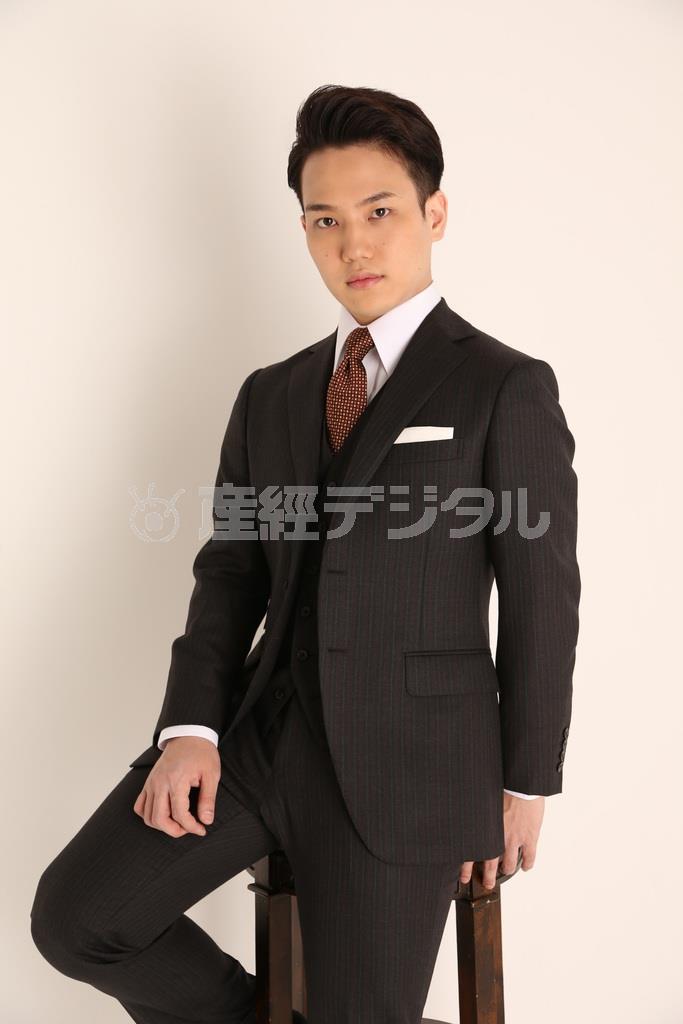 歌舞伎俳優、中村歌昇さん。［衣裳協力］ｇｏｔａｉｒｉｋｕ：スーツ９万２８８０円、ベスト２万７０００円、ネクタイ１万５１２０円、チーフ４１０４円＝２０１４年１１月６日（大石一男さん撮影）