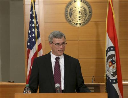 事件を管轄するセントルイス郡検察のロバート・マクロク検事＝２０１４年１１月２５日、米ミズーリ州クレイトン（ロイター）