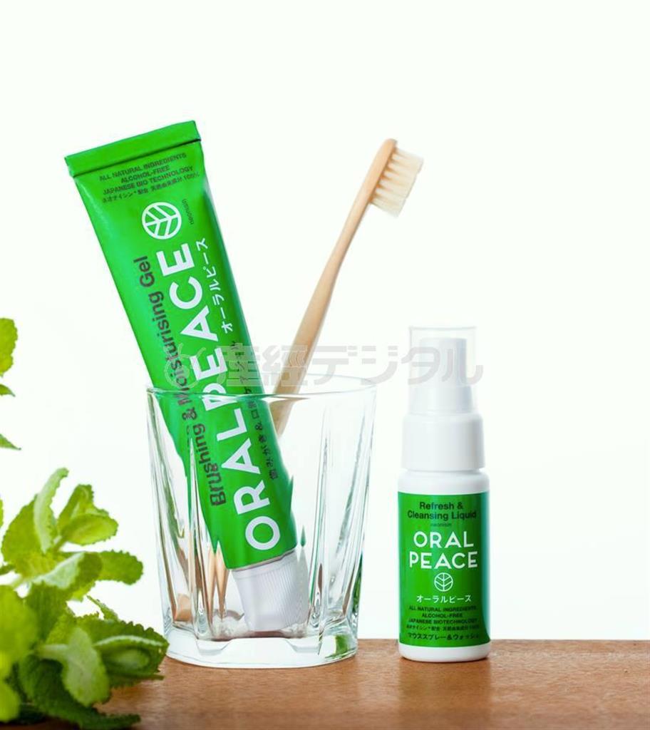 「歯みがき＆口腔ケアジェル」（７５ミリリットル、１０００円＋税、左）と「マウススプレー＆ウオッシュ」（３０ミリリットル、１０００円＋税）の２種類（提供写真）