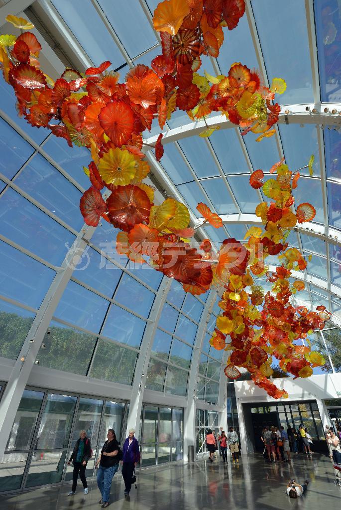 地元ワシントン州出身のガラス作家、デイル・チフーリのガラス作品が展示される美術館「チフーリガーデンアンドグラス」。巨大なガラスのオブジェが印象的だ＝２０１４年９月５日、米ワシントン州シアトル（鴨川一也撮影）