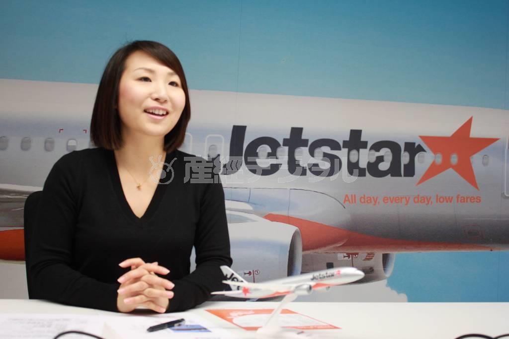 ＬＣＣ（格安航空会社）を活用していろいろなところに旅してほしいと話す、コンシューマーＰＲマネージャーの髙橋里予さん＝２０１４年１１月１９日（提供写真）