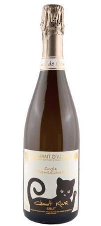 【１】幸せを呼ぶ招き猫のエチケット（ラベル）がキュートなスパークリングワイン「クレマン・ダルザス・ブリュット・キュヴェ・マネキネコ」（竹内香奈子さん提供）