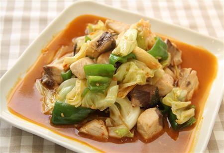 ブリの回鍋肉（ホイコーロー）風。※３０５ｋｃａｌ、塩分１．８グラム（１人分）