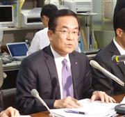 決算会見する日本生命保険の児島一裕取締役＝２８日、東京都中央区