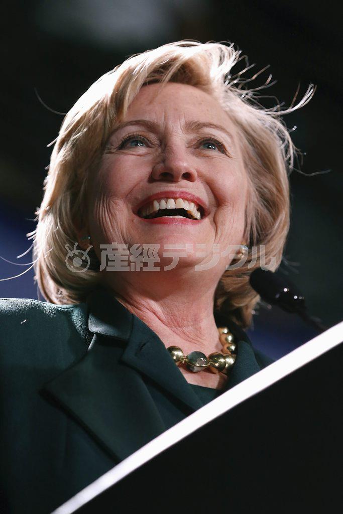 米大統領選への出馬が有力視されているヒラリー・クリントン氏。米国初の女性対決となる可能性が出てきた＝２０１４年１１月１日、米ルイジアナ州ニューオーリンズ（ロイター）
