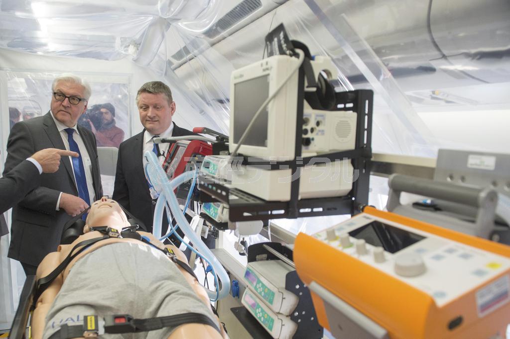 エボラ出血熱の患者を搬送するための専用航空機＝２０１４年１１月２７日、ドイツ・首都ベルリン（ロイター）