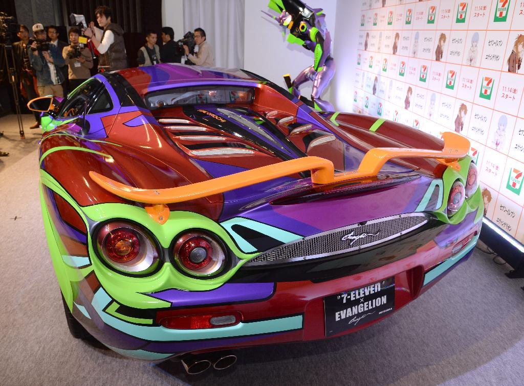 限定一台のみ販売される「光岡自動車エヴァンゲリオンオロチ」＝１１日、東京都港区（撮影：財満朝則）