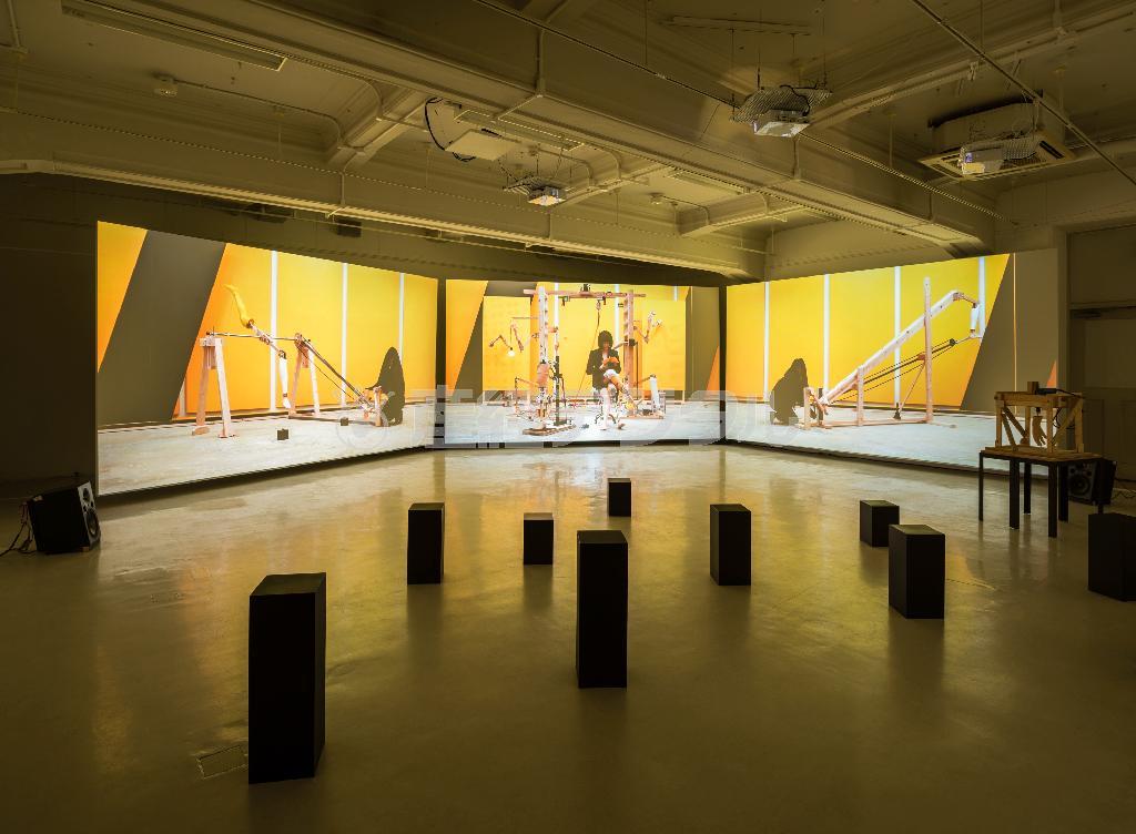 【小谷元彦展】「Ｔｅｒｍｉｎａｌ＿Ｉｍｐａｃｔ」（ｆｅａｔｕｒｉｎｇ＿Ｍａｒｉ＿Ｋａｔａｙａｍａ”ｔｏｏｌｓ”）２０１４年＿サウンド：西原尚さん（表恒匡さん撮影、提供写真）