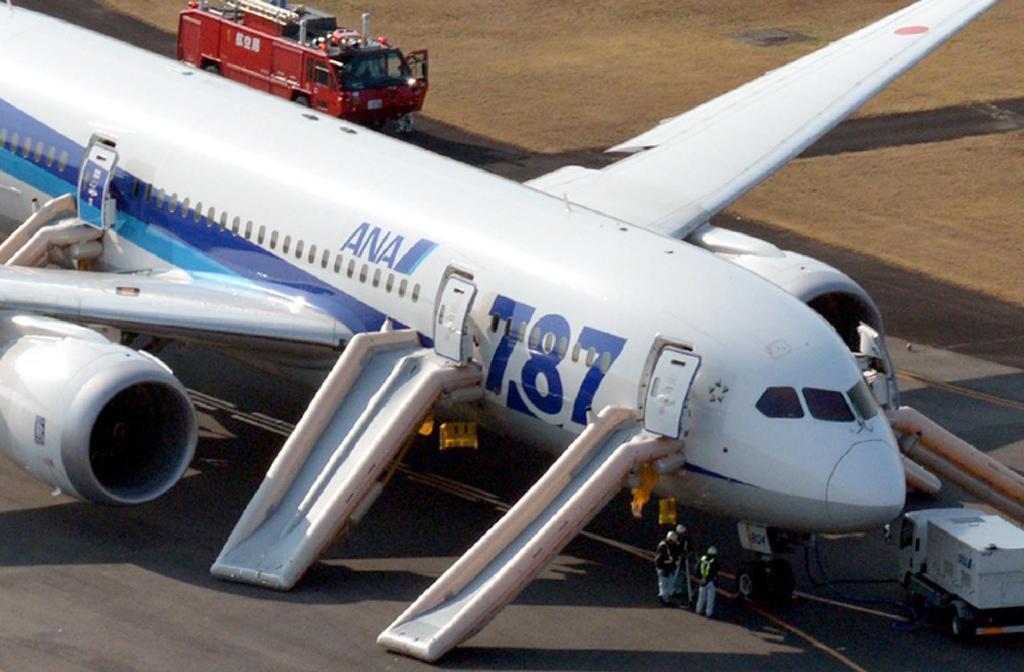 高松空港に緊急着陸した全日空（ＡＮＡ）のボーイング７８７機
