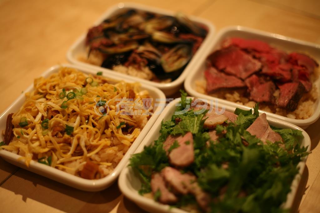 「ｍｙ＿Ｊａｐａｎ＿Ｃｏｎｆｅｒｅｎｃｅ２０１４」で用意された４色のオリジナル弁当。日本を感じてほしい＝２０１４（平成２６）年１１月１０日（上智大学＿有志学生記者、久原啓撮影）