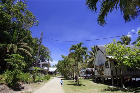 唯一の宿泊施設とダイビングサービスがあるワチュラブ村ののどかな風景＝２００７年２月２３日、ミクロネシア連邦（米信託統治領）・ヤップ州マープ島（越智隆治さん撮影）
