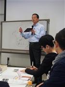 マーケティングアカデミーの初講義で話す魚谷雅彦社長＝３日、神奈川県