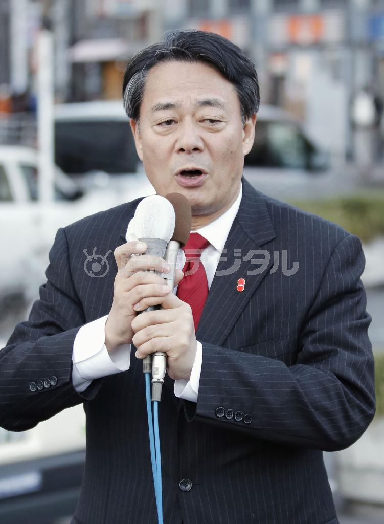 【衆院選】東京都調布市で街頭演説する民主党の海江田万里（かいえだ・ばんり）代表＝２０１４年１２月３日午後、東京都調布市（共同）