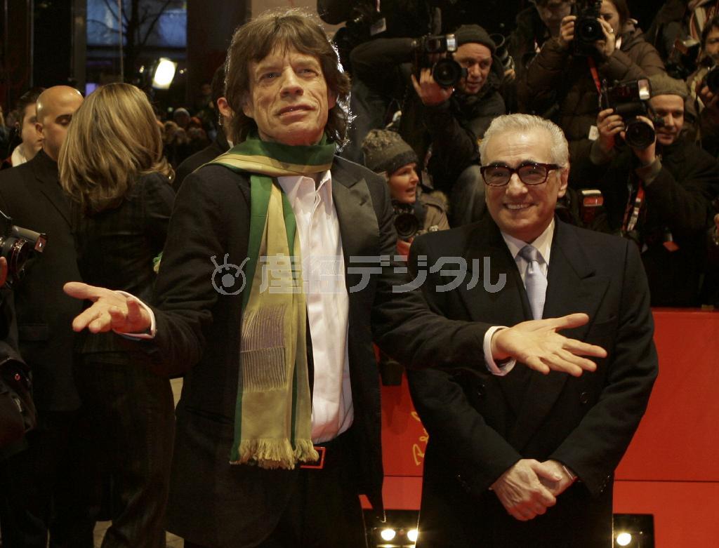 米映画監督、マーティン・スコセッシさん（右）と、英ロックバンド「ローリング・ストーンズ」のミック・ジャガーさん（左）＝２００８年２月７日、ドイツ・首都ベルリン（ＡＰ）