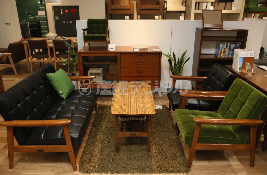 １９６２年から販売しているロングセラー商品「Ｋチェア」。世代を問わず、高い人気を集めているという＝２０１４年１１月２１日、京都市中京区（志儀駒貴撮影）