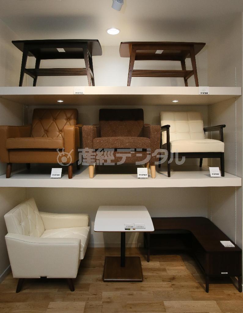 ロビーチェアなども多彩だ＝２０１４年１１月２１日、京都市中京区（志儀駒貴撮影）