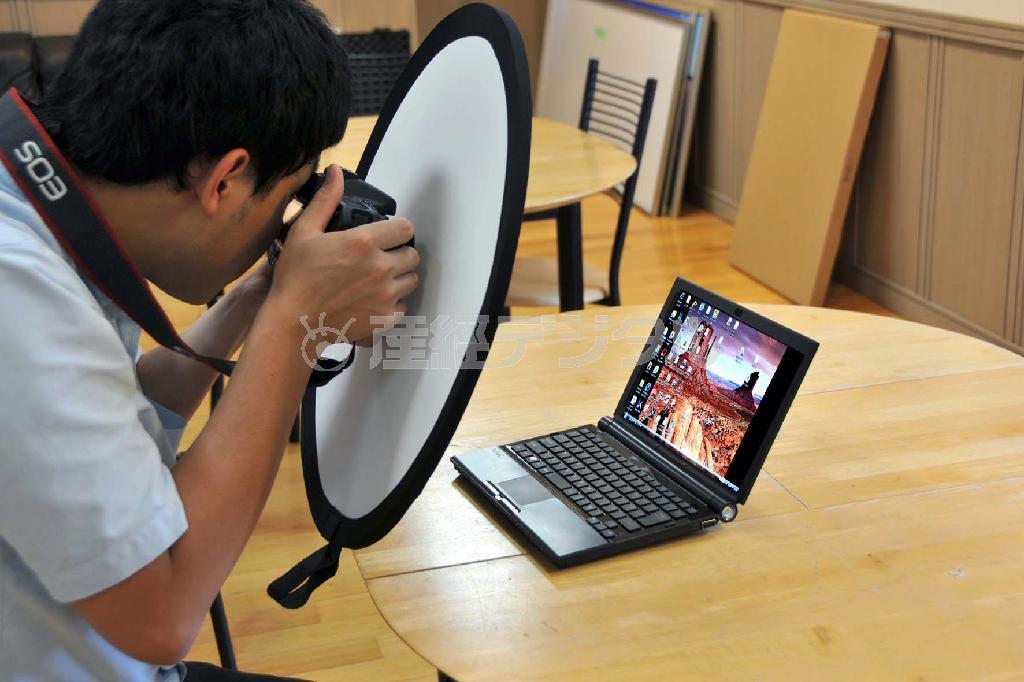 【私のイチオシ】自分の写り込みが気になり、どこの角度から撮っていいのか決まらないことが多々あります。そんな時は、この「忍者レフ」（写真）をレンズに装着するだけで全て解決してくれます（提供写真）