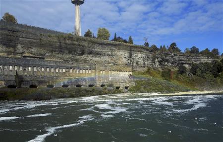 虹がいろんなところにできていますので、お見逃しのないように。少し暗めに撮影する方がくっきり写りますので、オートで撮影の場合はマイナス補正で調整しましょう＝２０１４年１０月６日、カナダ・オンタリオ州（須藤夕子さん撮影）
