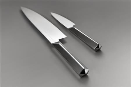 優れた切れ味と普遍的な価値を兼ね揃えた、洗練された暮らしを提供する逸品ＳＡＢＵＲＯ“Ｅｌｅｍｅｎｔ”。トーヨーキッチンスタイルより１２月発売（提供写真）