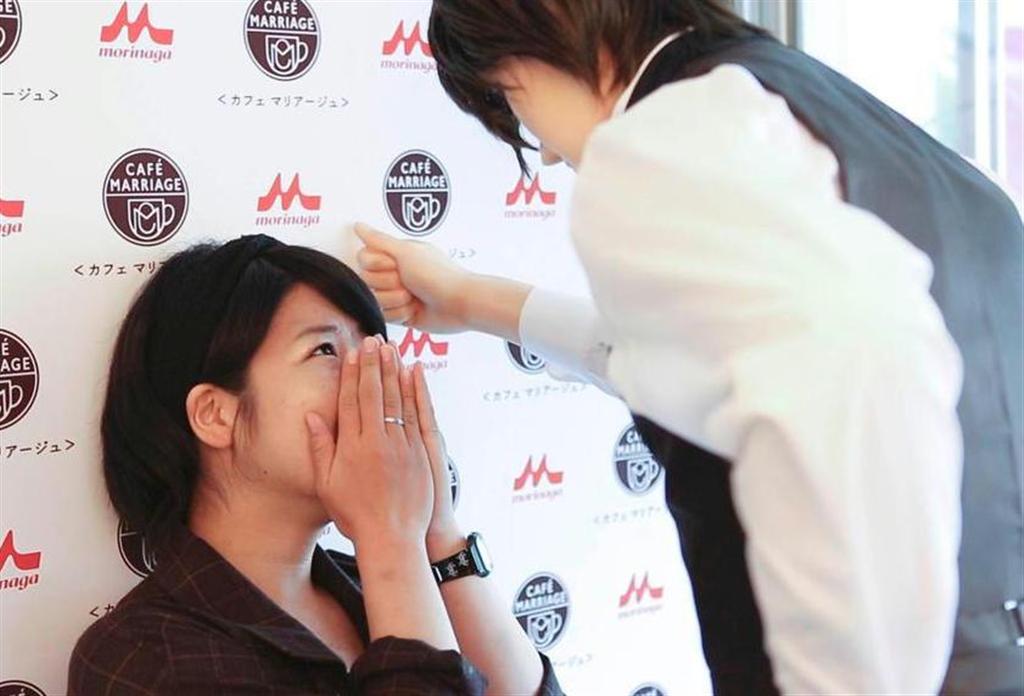 「とろける！壁ドンカフェ」では、イケメン人形による壁ドン体験が話題になった（森永乳業提供）