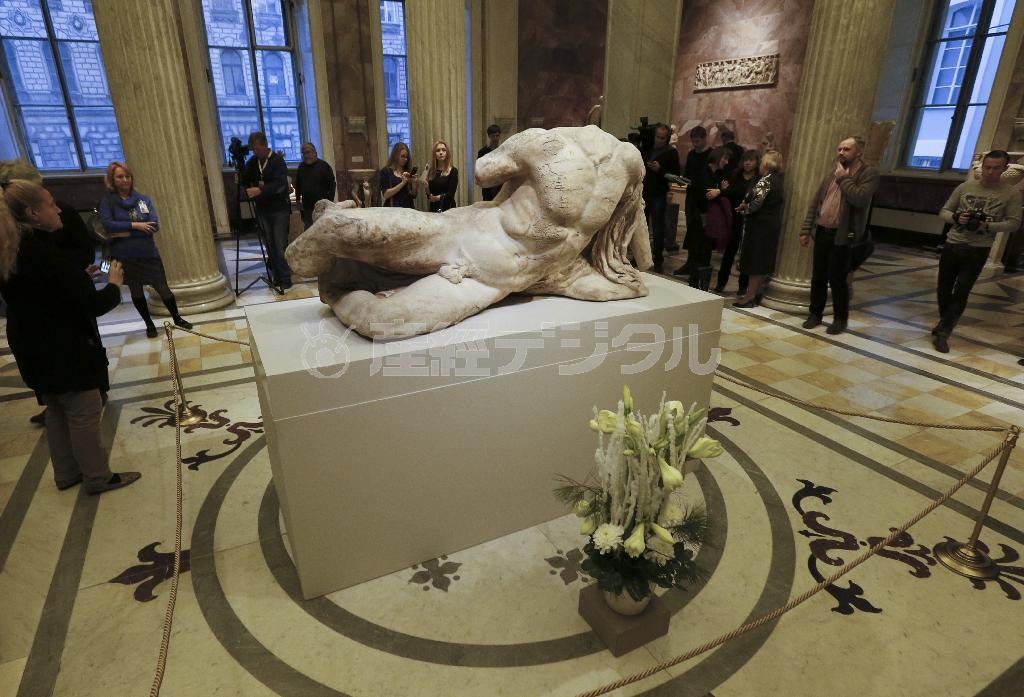 エルミタージュ美術館に展示された古代ギリシャ彫刻群の一部＝２０１４年１２月５日、ロシア・サンクトペテルブルク（ＡＰ）