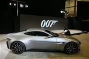 人気スパイ映画「００７」シリーズの最新作「スペクター」に登場するボンドカー「アストンマーチンＤＢ１０」＝２０１４年１２月４日、イギリス・バッキンガムシャー（ロイター）