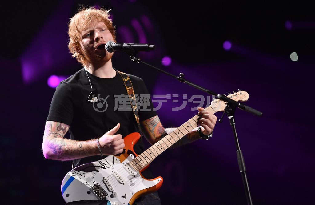 英歌手、エド・シーランさん＝２０１４年１２月５日、米カリフォルニア州ロサンゼルス（ＡＰ）