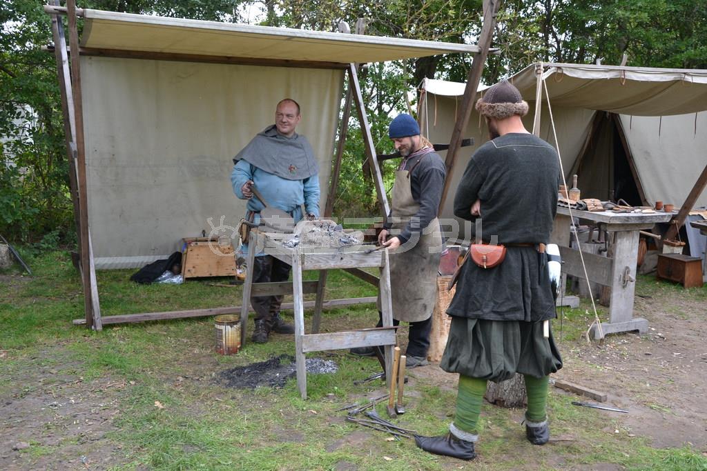 「バイキングコスプレ」はデンマーク人の楽しみの一つである＝２０１４年９月２８日、デンマーク・トレルボルグ（銭本隆行さん撮影）
