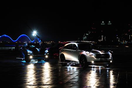 アーティストとコラボレーションした日産のライトイベント＝ドバイ（佐藤良一撮影）
