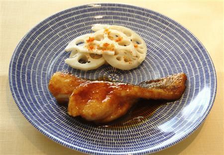 タラの照り焼き＿レンコン添え。※２１９ｋｃａｌ、塩分１．８グラム（１人分）