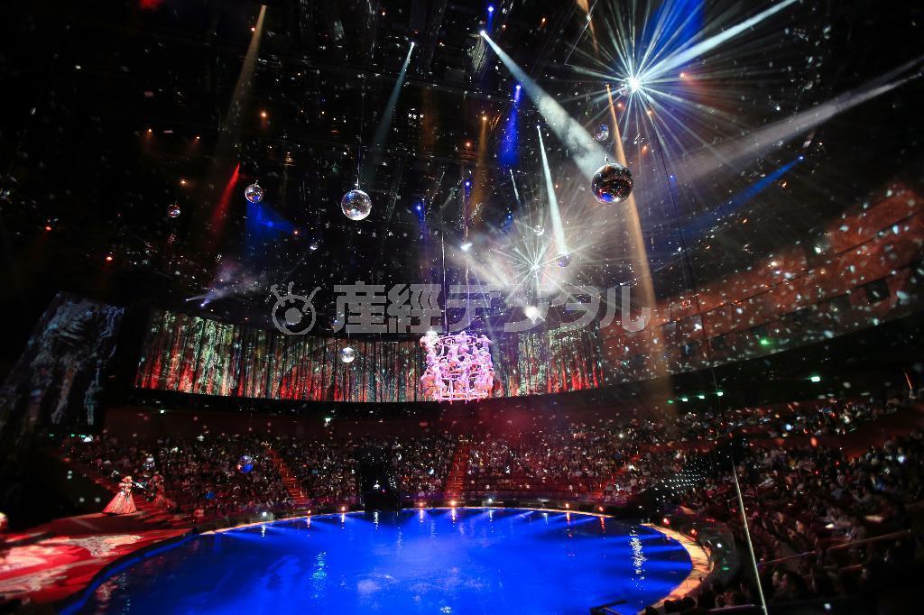 スケール感を出すためにはやっぱり２０ミリ以上の広角レンズでワイドに会場全体を写したいですね＝２０１４年１１月２７日、中国・マカオのＣｉｔｙ＿ｏｆ＿Ｄｒｅａｍｓ（須藤夕子さん撮影）