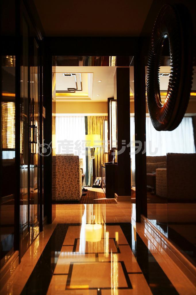 廊下のライトの写り込みを撮りました。入り口に入った瞬間のワクワク感を伝えるこんな構図もおすすめです＝２０１４年１１月２６日、中国・マカオ（須藤夕子さん撮影）