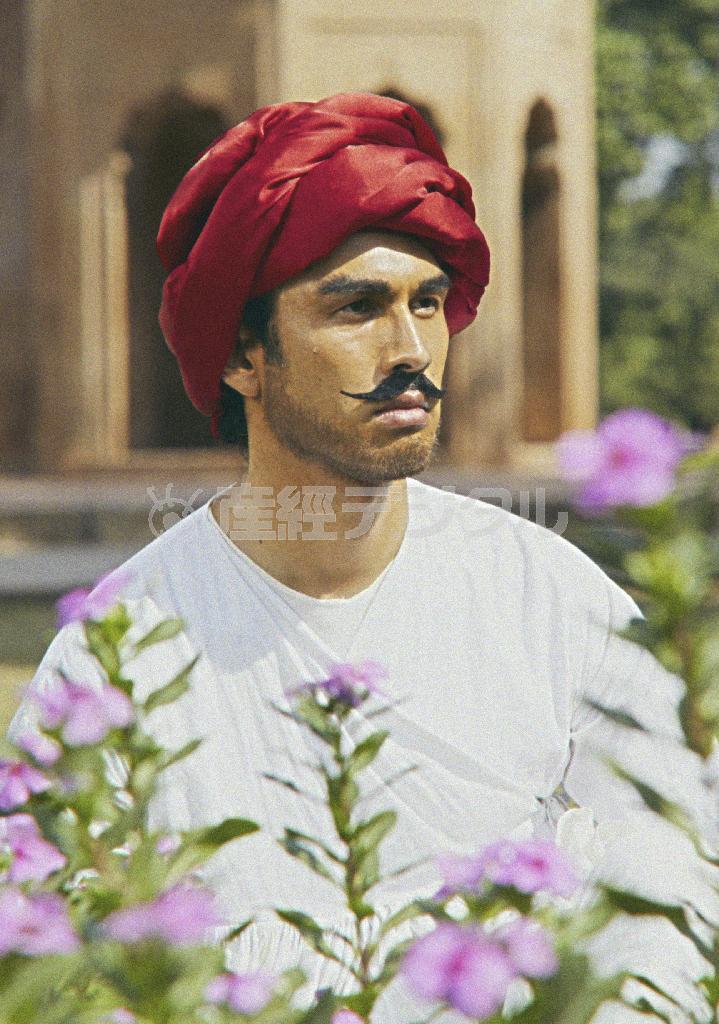 インドのボリウッドを彷彿とさせると話題の平井堅さん（Ｊ－ＷＡＶＥ提供）