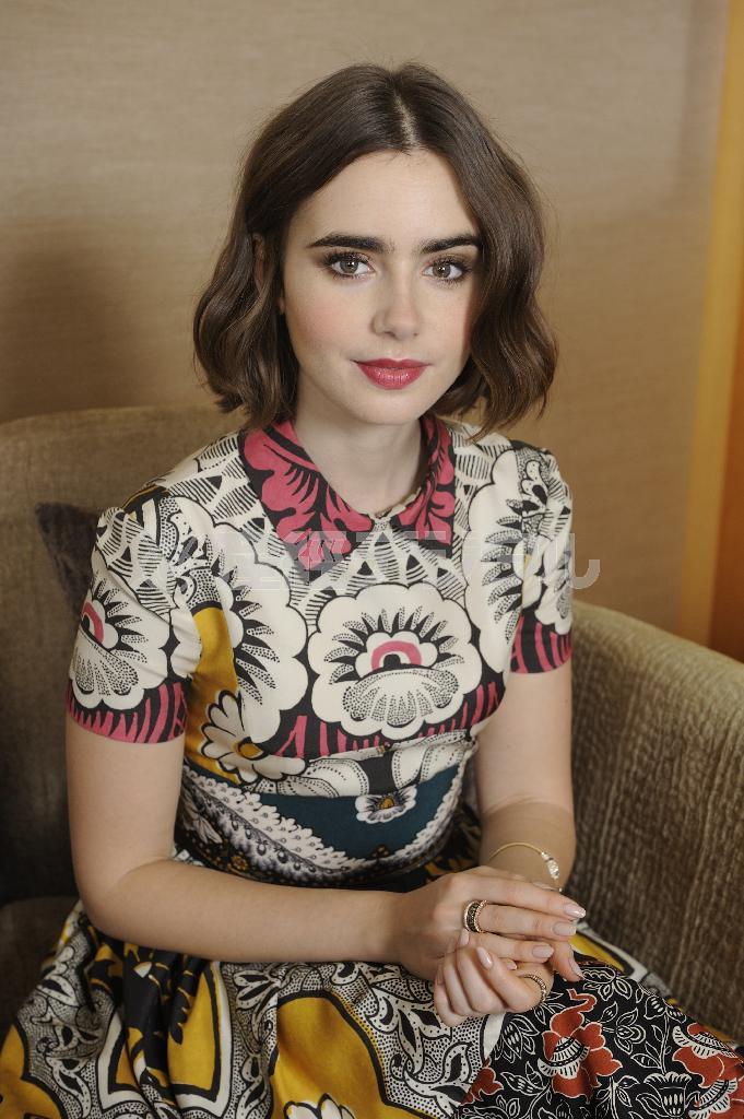 「１０年後は私も母親になっていたい」と語る、女優のリリー・コリンズさん＝２０１４年１２月２日、東京都港区（ファントム・フィルム提供）