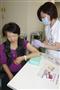 定期予防接種に加わり、肺炎球菌ワクチンを打つ高齢者が増えている＝東京都千代田区の日本医科大学呼吸ケアクリニック