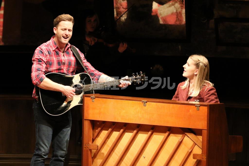 舞台「Ｏｎｃｅ＿ダブリンの街角で」日本公演（提供写真）＝２０１４年１１月２７日、東京都港区六本木。（Ｃ）清水隆行