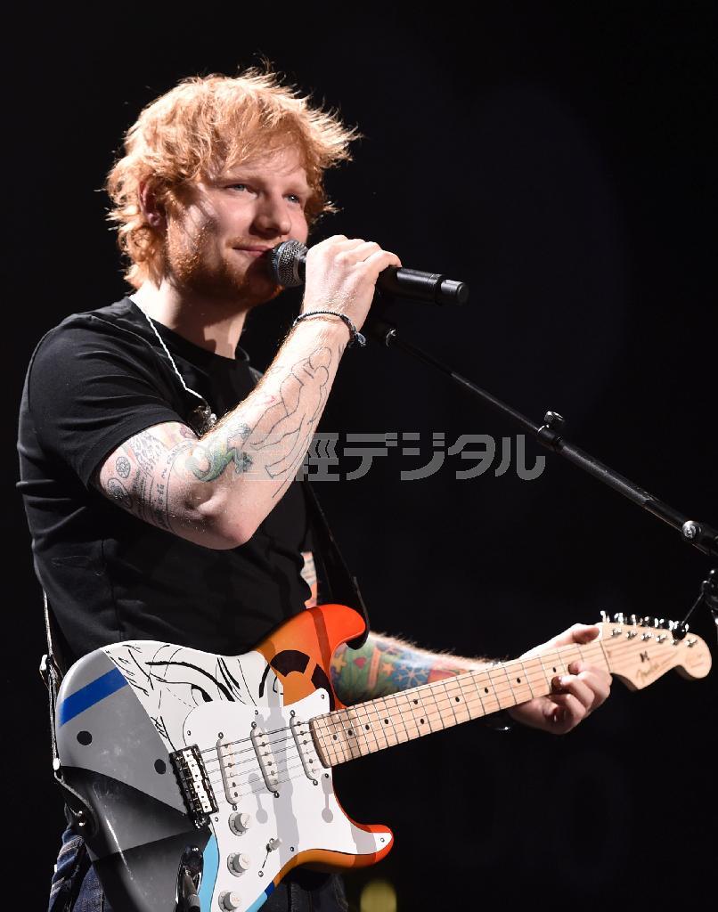 英歌手、エド・シーランさん＝２０１４年１２月５日、米カリフォルニア州ロサンゼルス（ＡＰ）