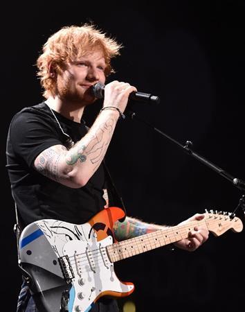 英歌手、エド・シーランさん＝２０１４年１２月５日、米カリフォルニア州ロサンゼルス（ＡＰ）