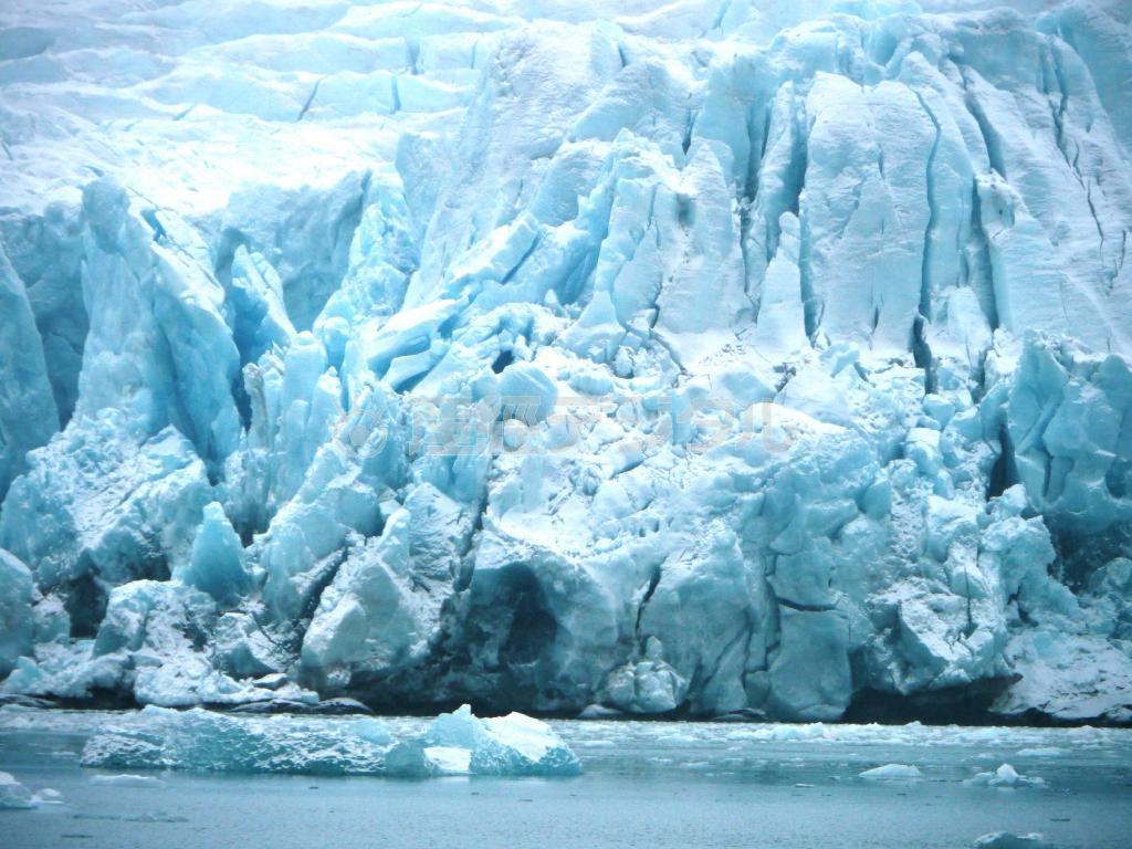 ノルウェーの北極圏に浮かぶスバルバル諸島の氷河＝２０１４年１０月１６日（内藤泰朗撮影）
