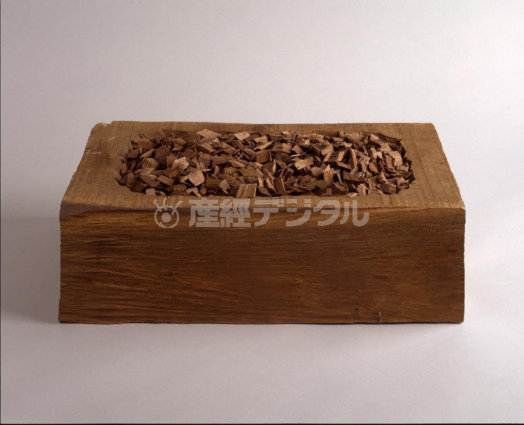 高松次郎（１９３６～９８年）の回顧展「高松次郎ミステリーズ」＿＿「木の単体」１９７１年（東京国立近代美術館蔵、上野則宏さん撮影、提供写真）。（Ｃ）Ｔｈｅ＿Ｅｓｔａｔｅ＿ｏｆ＿Ｊｉｒｏ＿Ｔａｋａｍａｔｓｕ，Ｃｏｕｒｔｅｓｙ＿ｏｆ＿Ｙｕｍｉｋｏ＿Ｃｈｉｂａ＿Ａｓｓｏｃｉａｔｅｓ