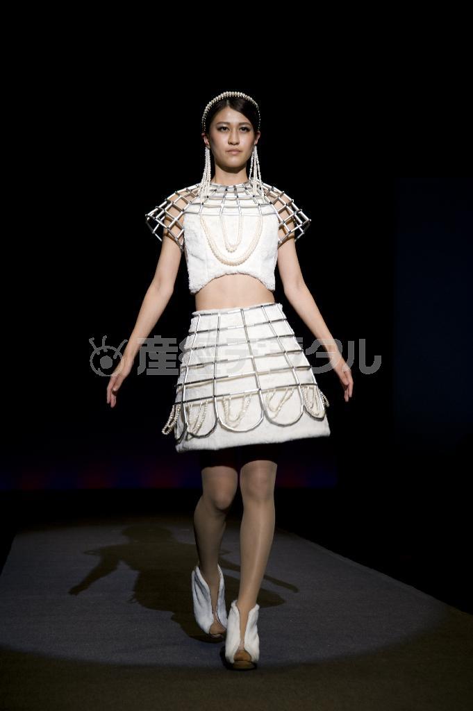 コーディネート部門賞に選ばれた木村有希さんの作品＝２０１４（平成２６）年１１月８日、東京都中央区日本橋（桜美林大学＿有志学生記者、中島菜緒撮影）