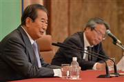 政界引退を決め、会見する石原慎太郎氏（左）＝１６日午後、東京都千代田区内幸町（三尾郁恵撮影）