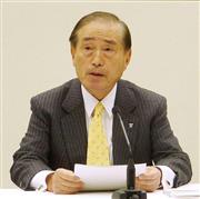記者会見する東京電力の数土文夫会長＝１７日午後、東京都千代田区の同社本店